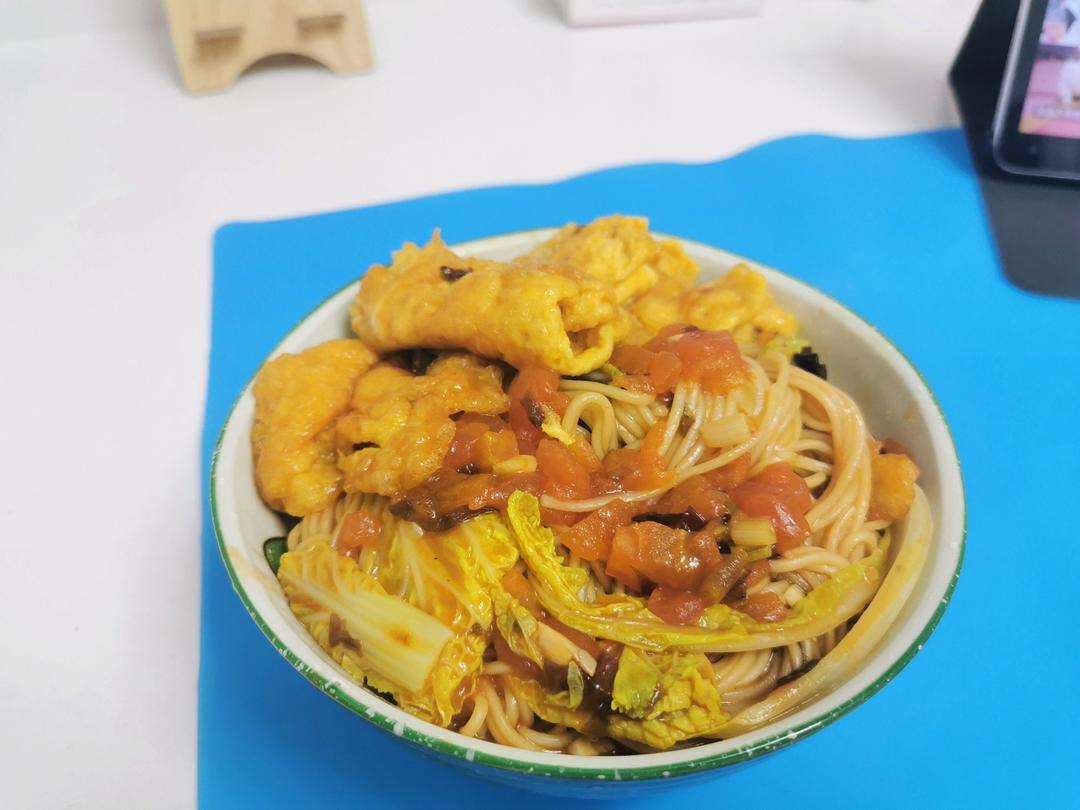 好吃到汤汁不剩～浓郁的番茄荷包蛋焖面