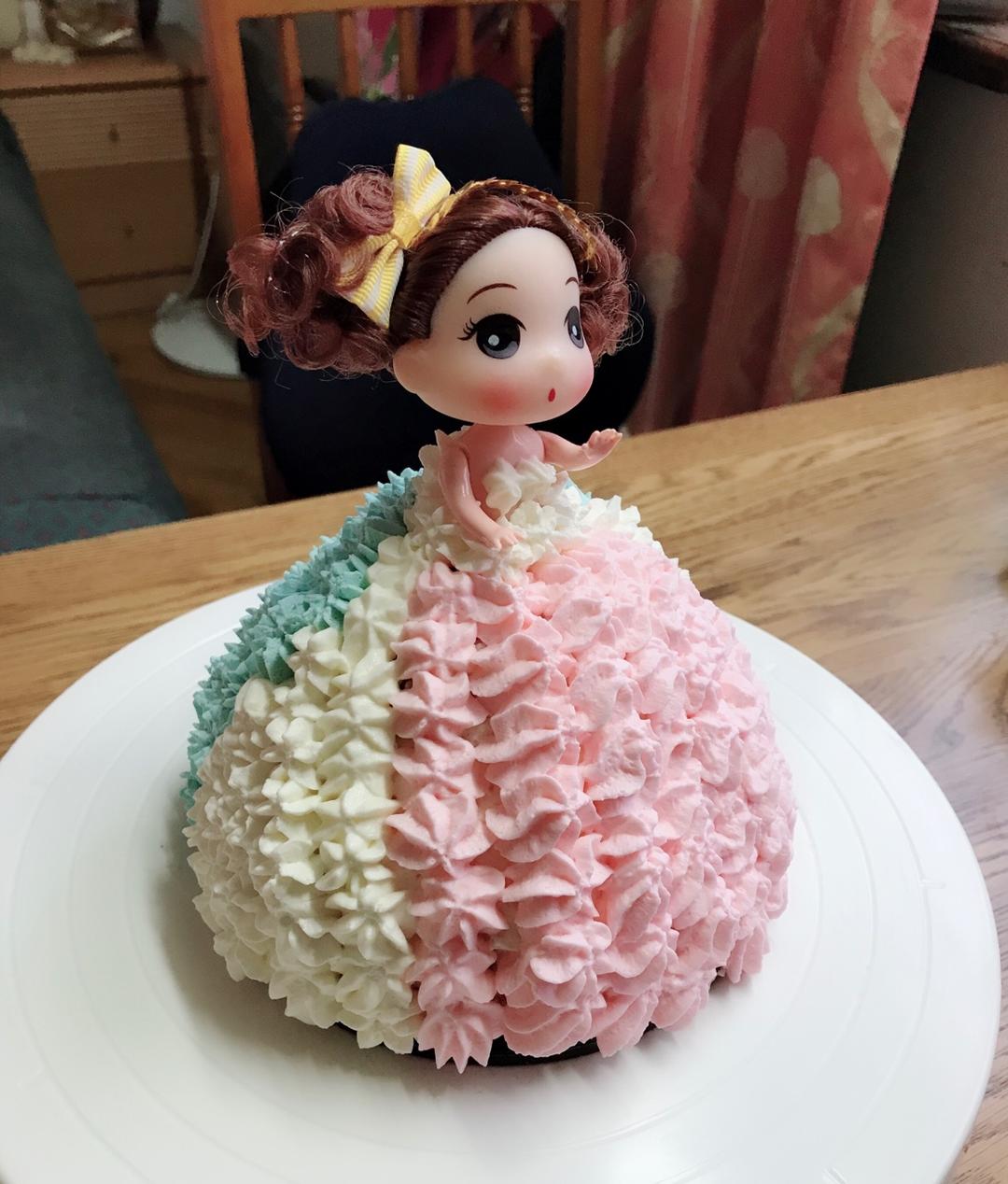 小孩子最喜欢的芭比娃娃