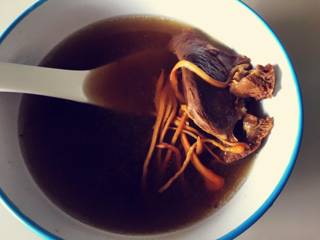 三一一一做的虫草花猪心汤