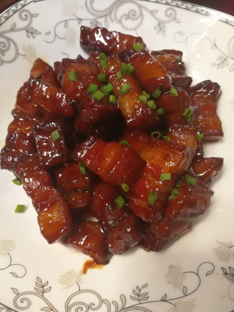 吃着碗里望着锅里的红烧肉