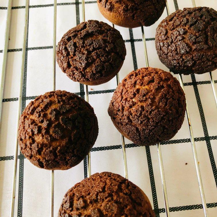 巧克力酥皮泡芙