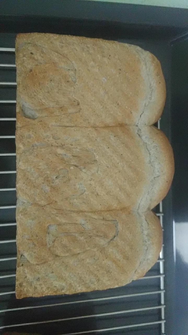 养生黑芝麻核桃吐司