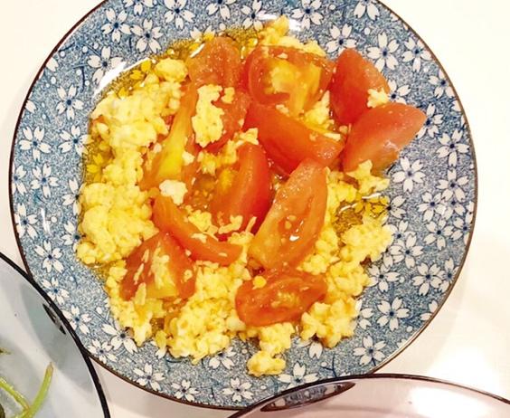 西红柿炒鸡蛋时，多加这一步，鸡蛋香嫩又入味