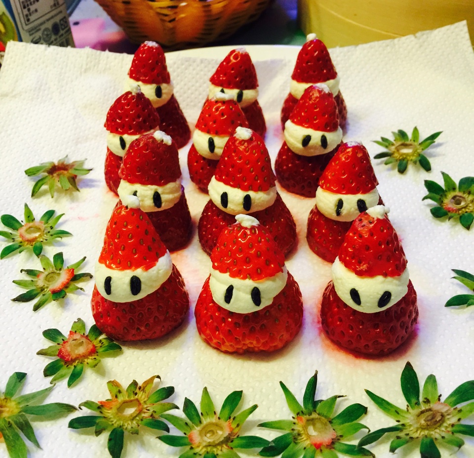 fromheretowhere做的草莓圣诞老人