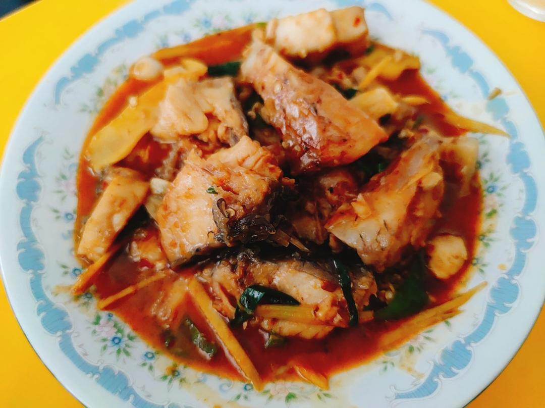 适合孩子吃的下饭菜：酱汁焖鱼