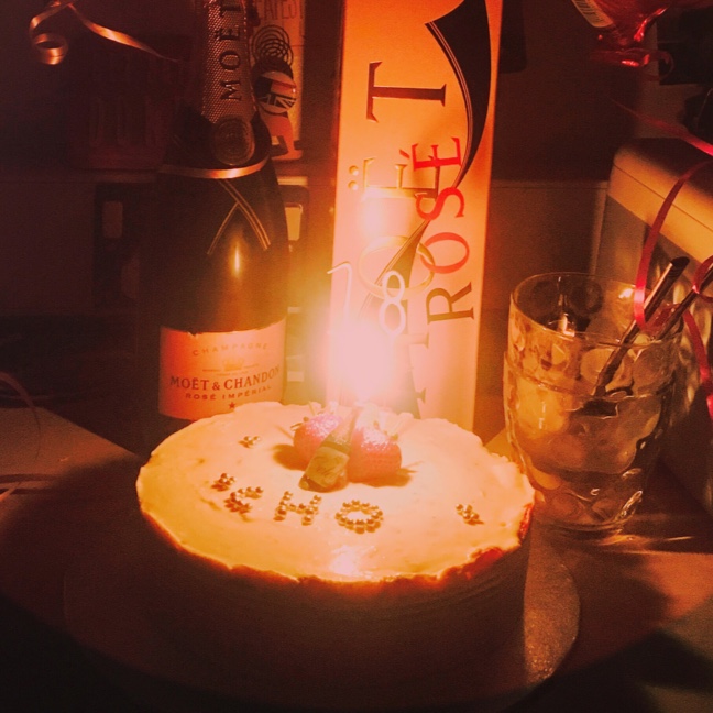 超豪华巧克力草莓芝士慕斯蛋糕