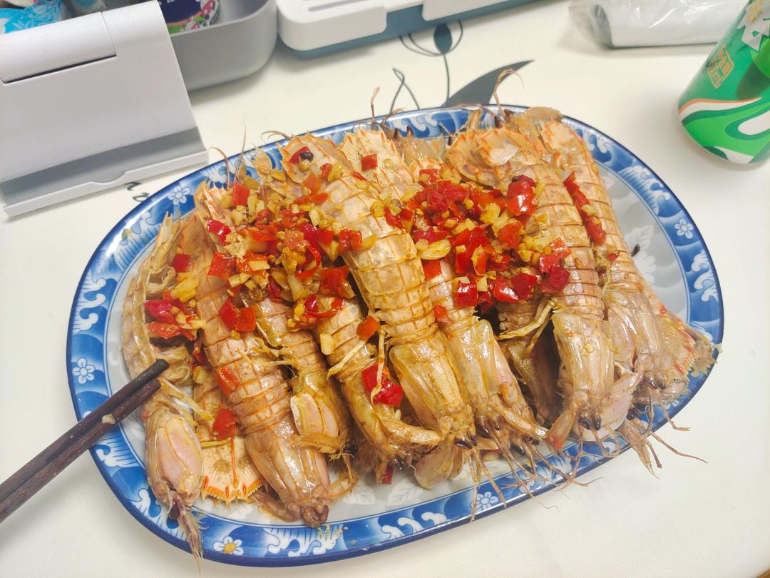 无油炸版的椒盐皮皮虾和巧拨虾壳的方法