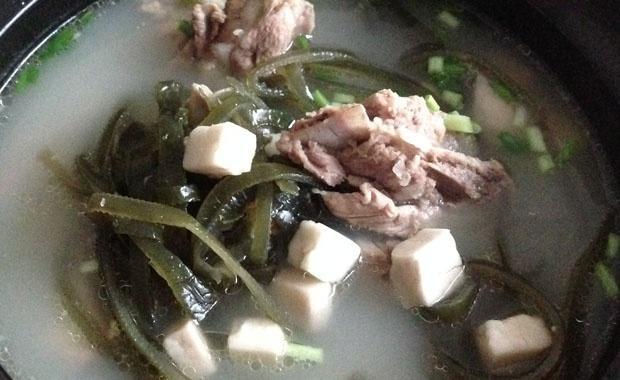 茯苓排骨海带汤的做法