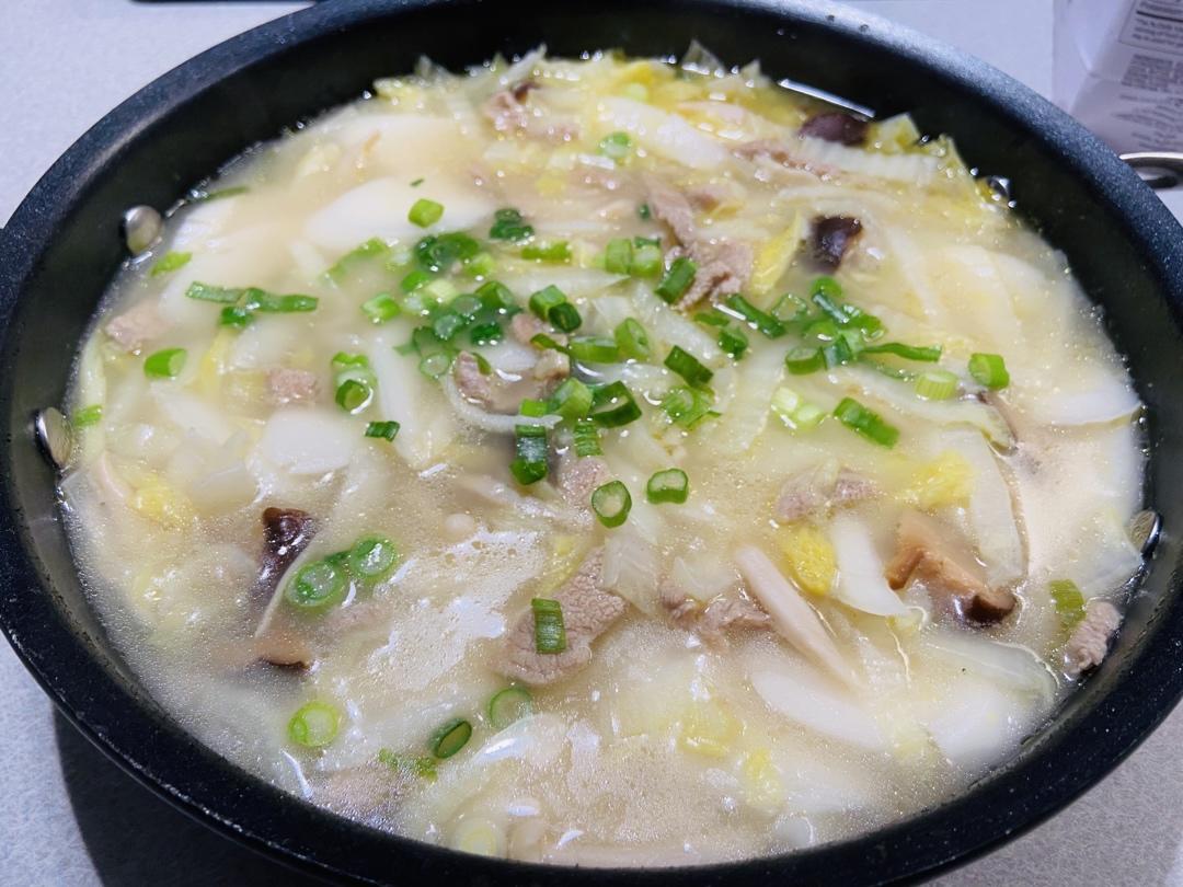 【白菜肉丝年糕汤】