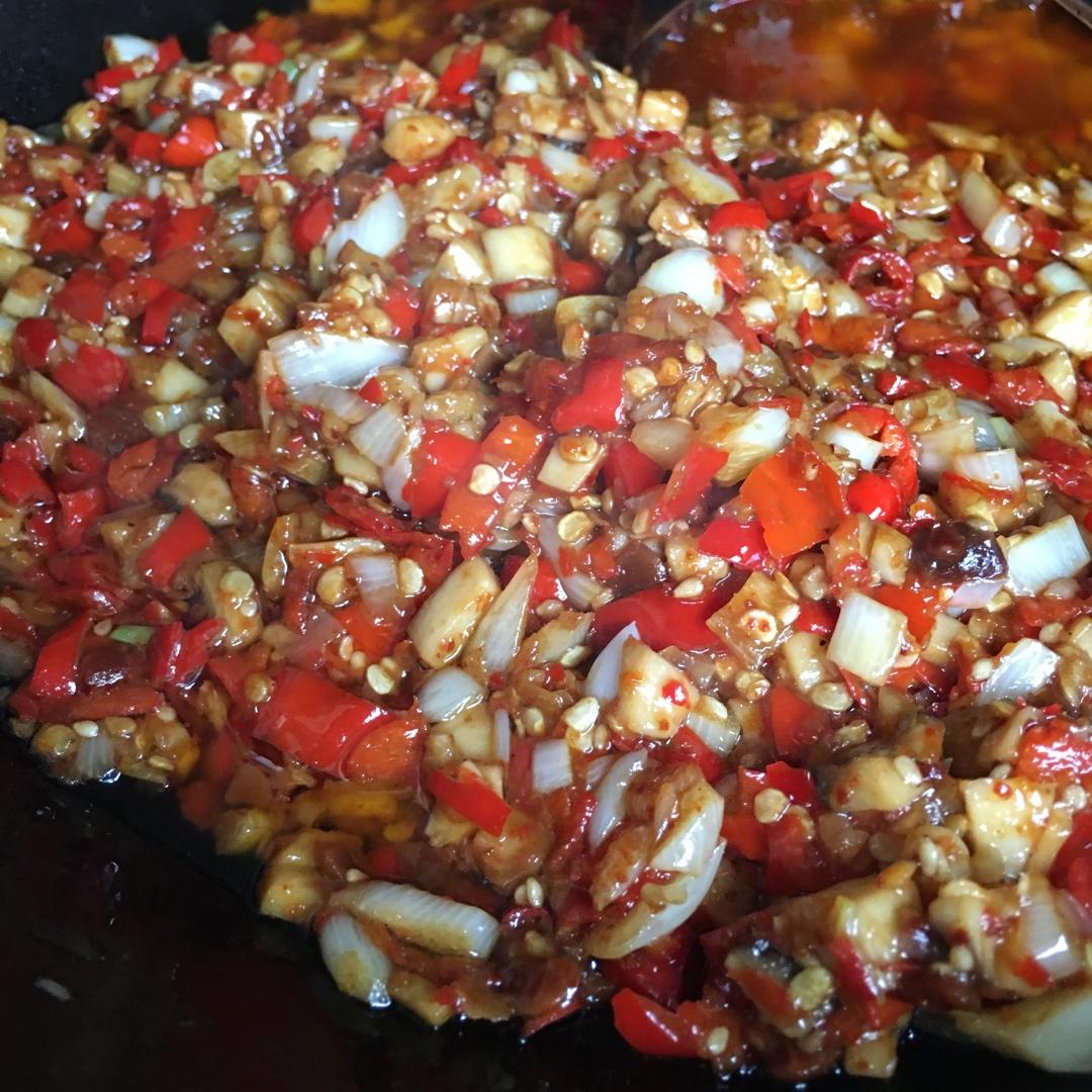 厨师长教你：“家常辣椒酱”的做法，鲜辣且回味无穷，先收藏了