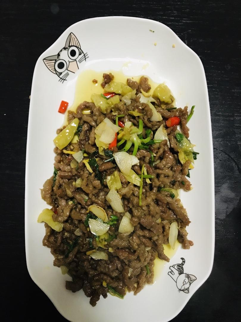湘菜馆里的野山椒炒牛肉丝Get！