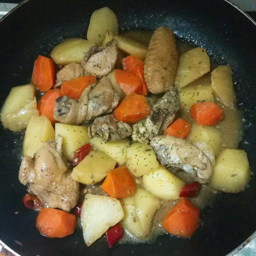 鲜香味浓土豆烧鸡（还是焖鸡？炒鸡？随便啦）