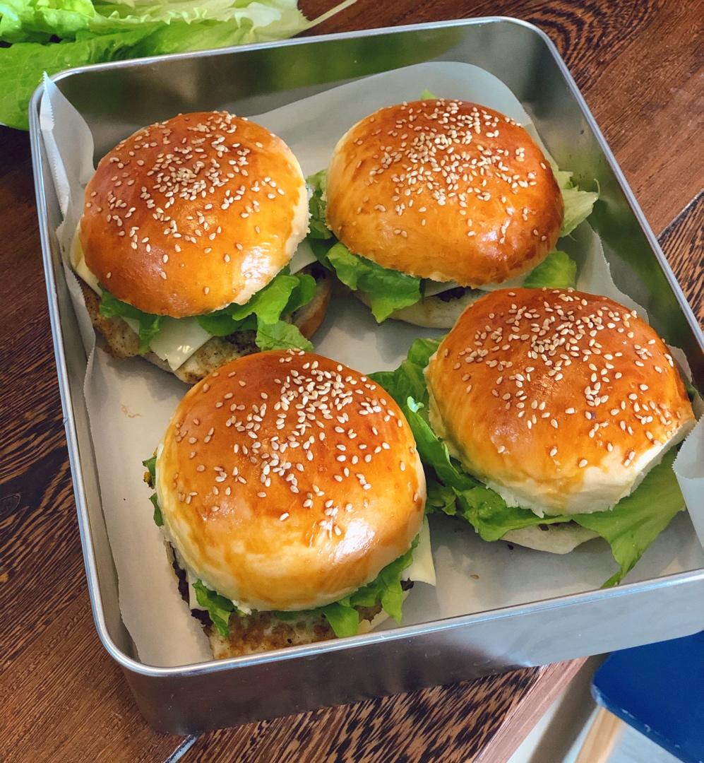 麦子小食做的松软汉堡包胚