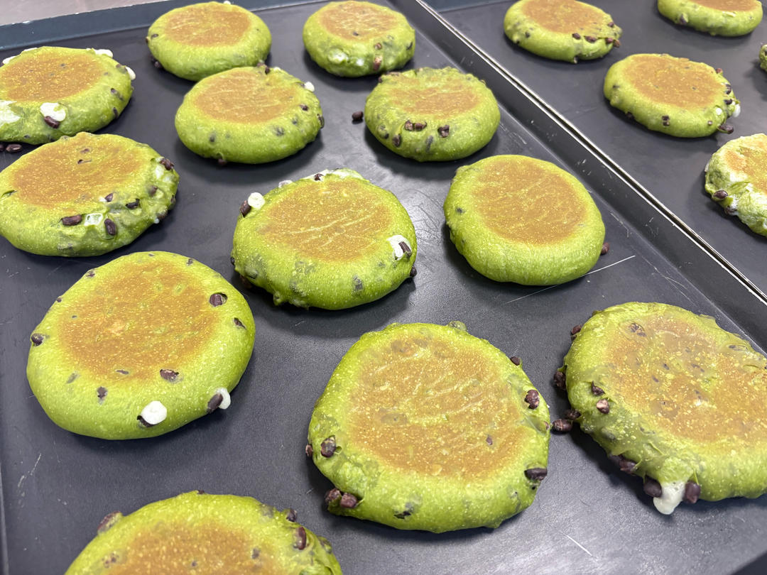 抹茶+红豆+麻薯！这CP做的面包能不好吃？💚 糯叽叽会拉丝，绝了！