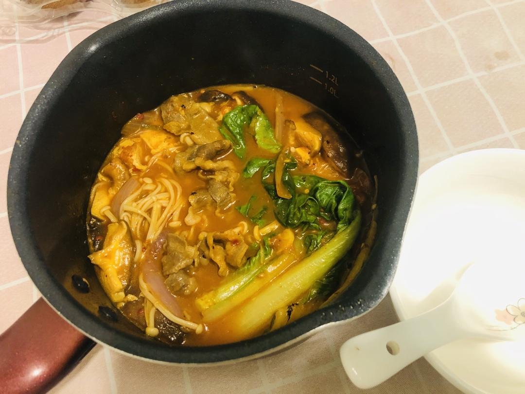 冬日治愈系|一人食韩式泡菜肥牛锅