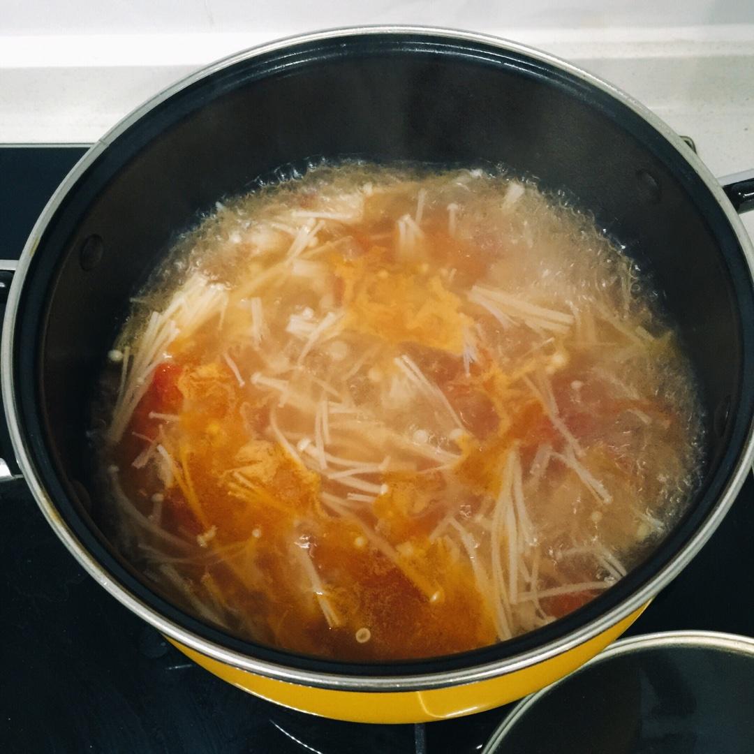 西红柿金针菇汤的做法 步骤5