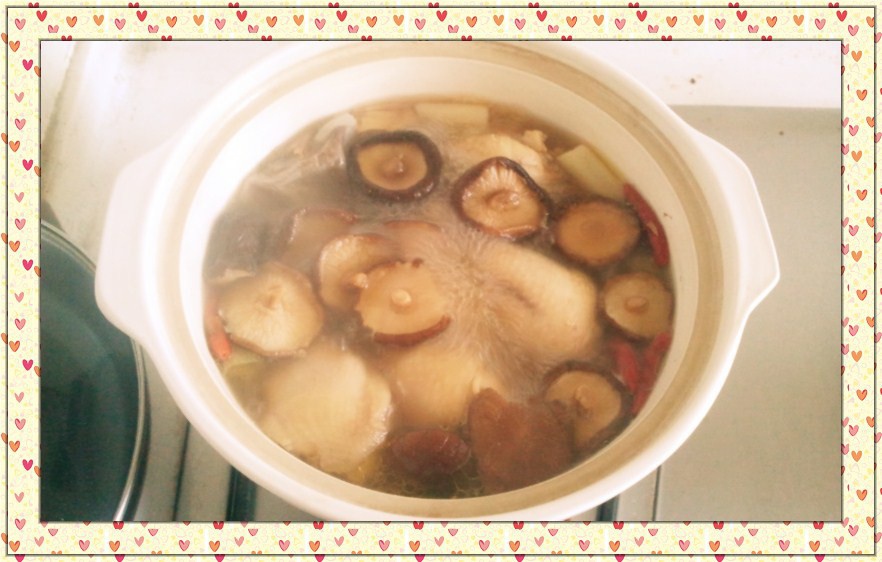 香菇炖鸡腿