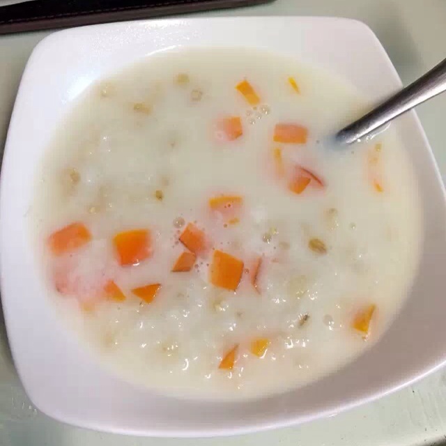 香蕉奶香麦片粥