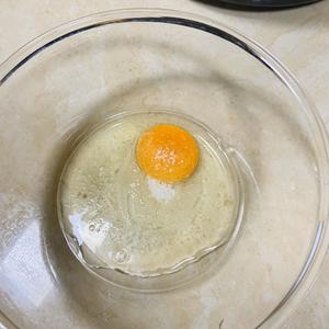 快手甜品——1个鸡蛋版榴莲班戟（千层）的做法 步骤1