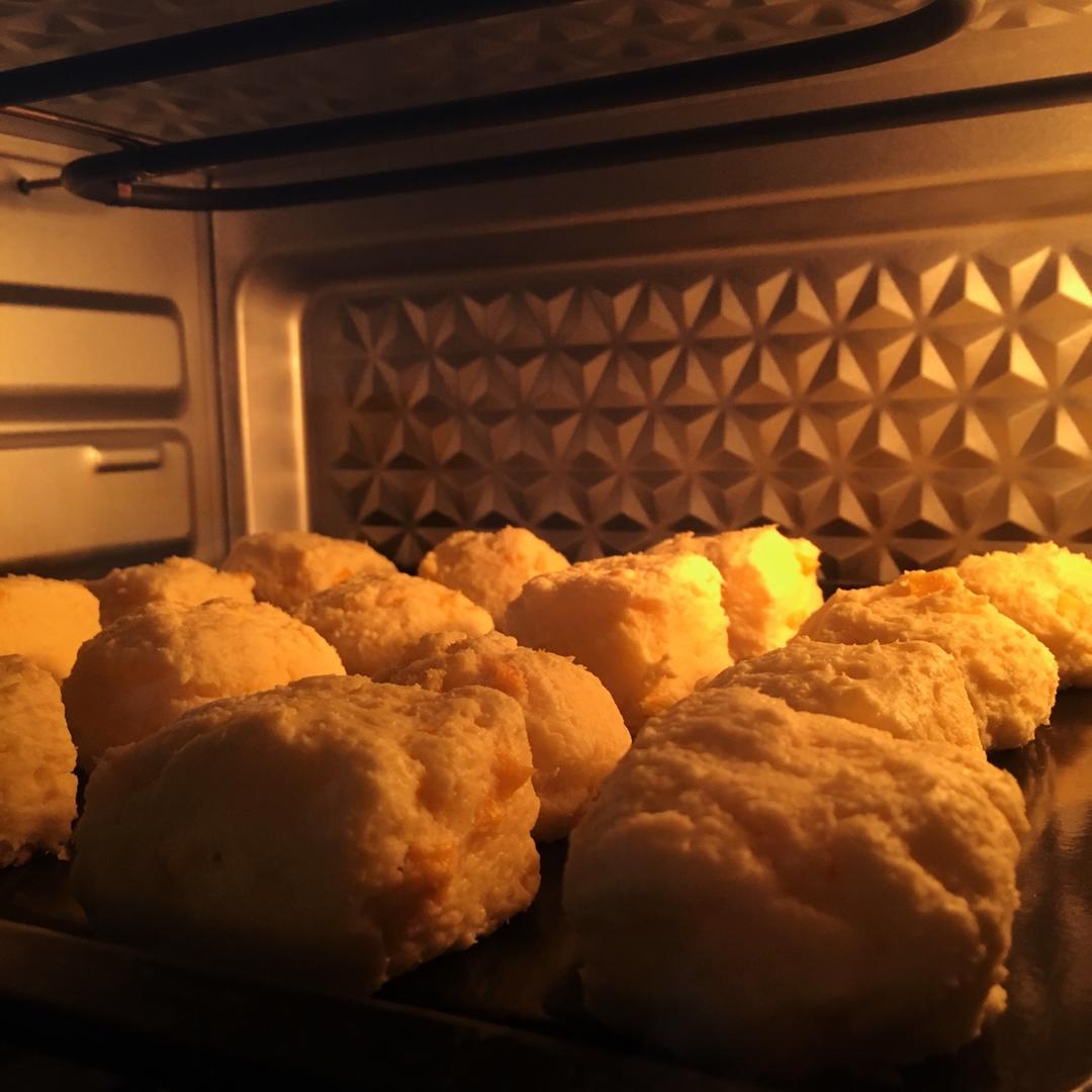 【视频】3分钟 奶油司康Scone(可能是世界上最快手的司康) 消耗淡奶油～