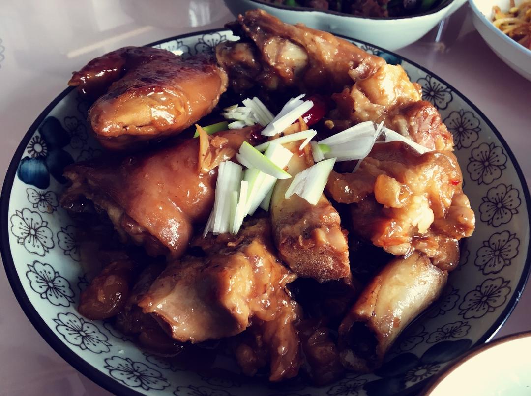 美味的家常菜：红烧猪蹄