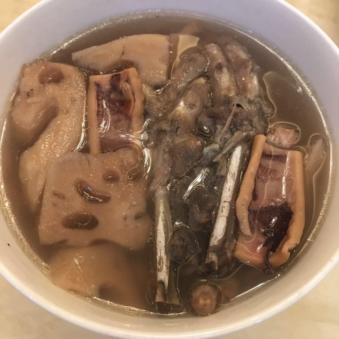 干鱿鱼花生莲藕汤