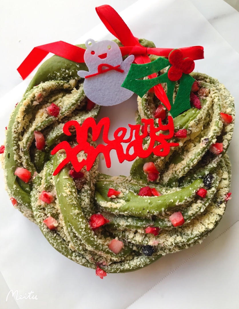 抹茶蔓越莓花环面包