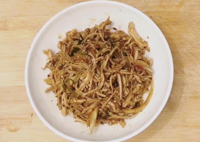 麻辣鸡丝沙拉的做法