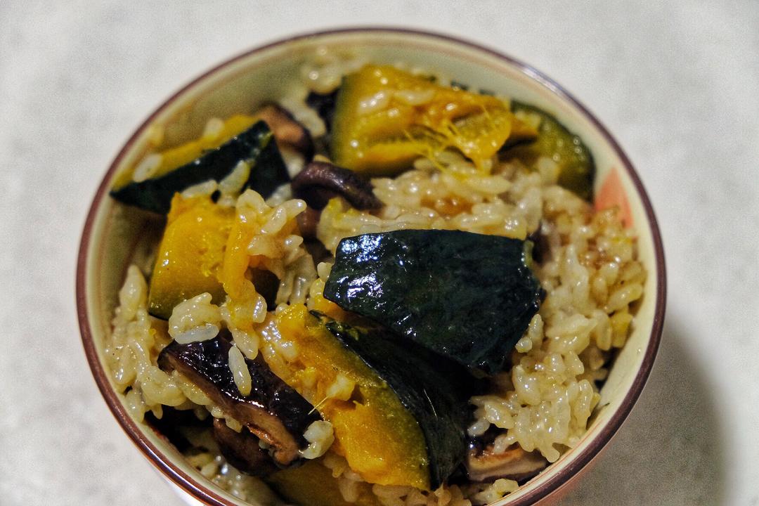 贝贝南瓜焖饭的做法