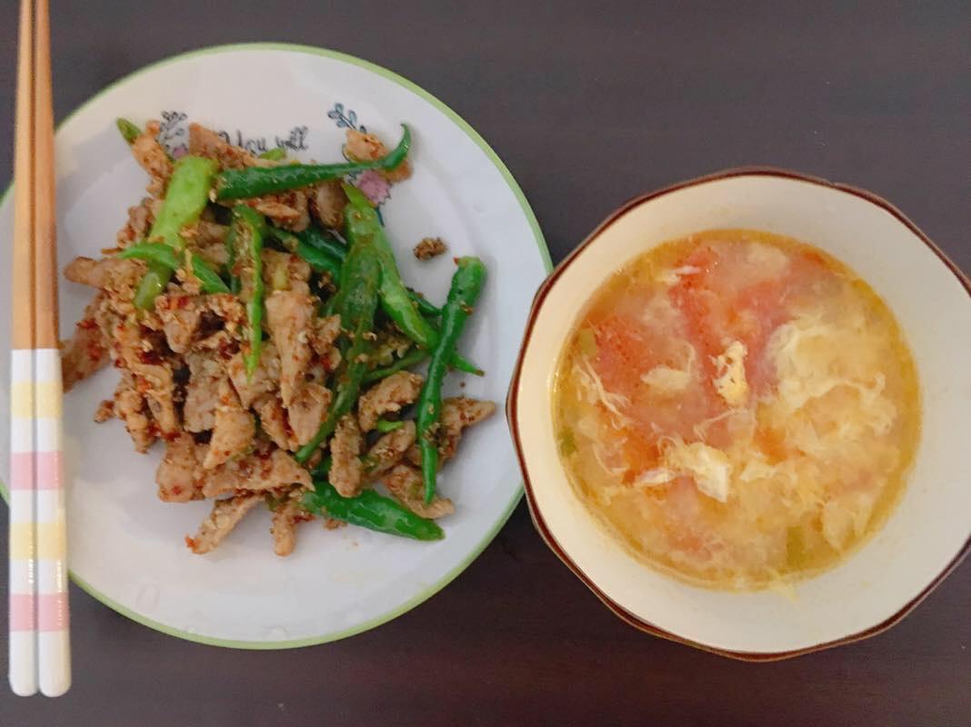 西安特色小吃…孜然炒肉夹馍