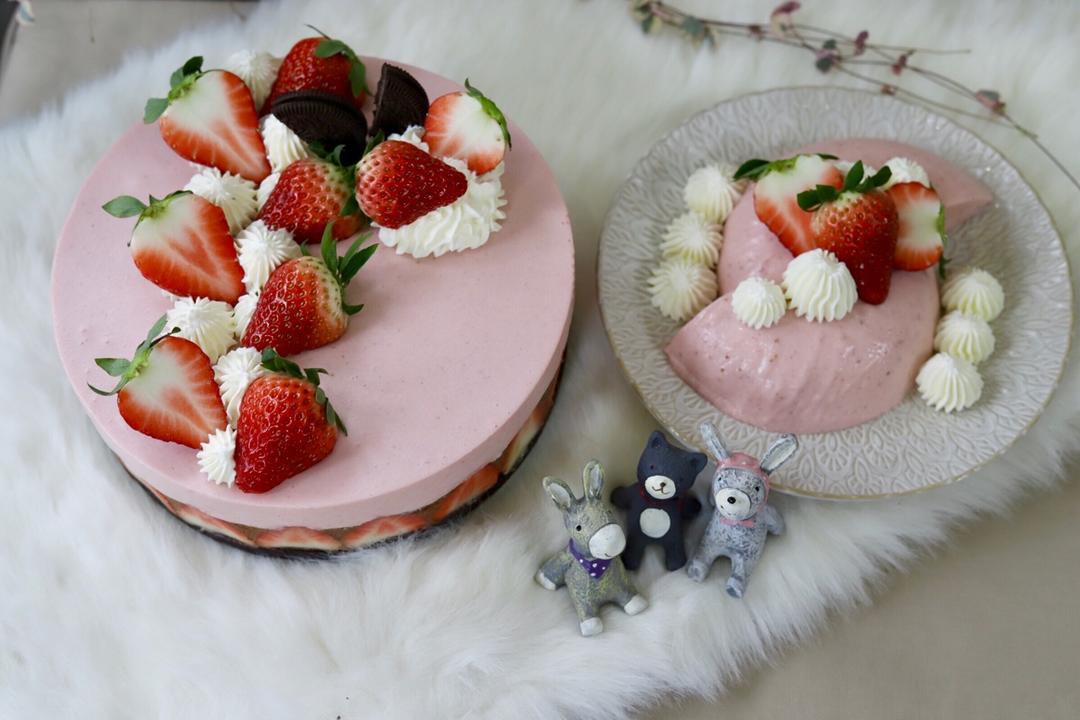 草莓慕斯蛋糕