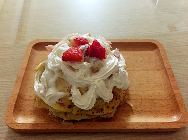 草莓奶油可丽饼