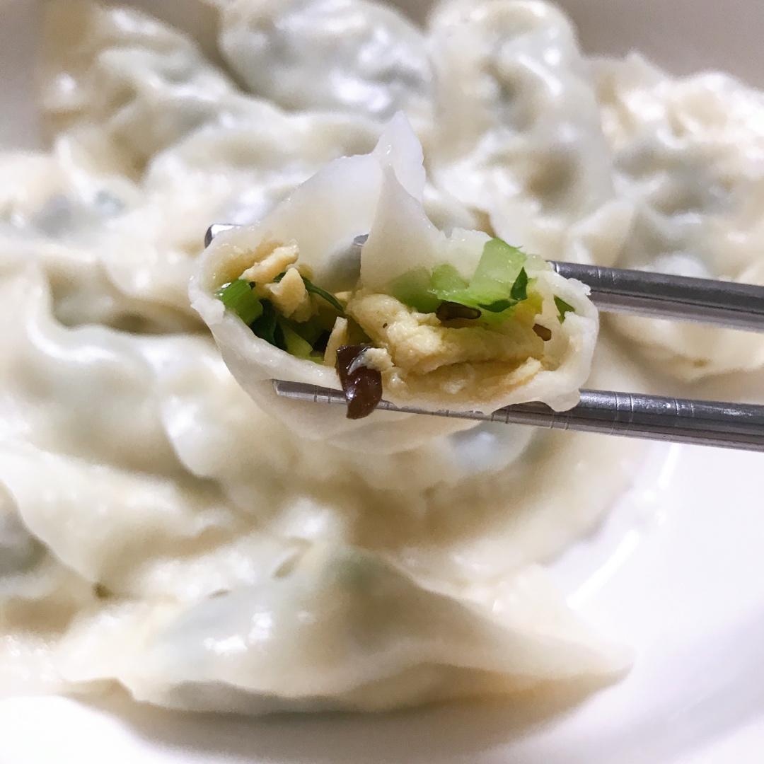 jyfjyj做的芹菜木耳虾皮鸡蛋素饺子