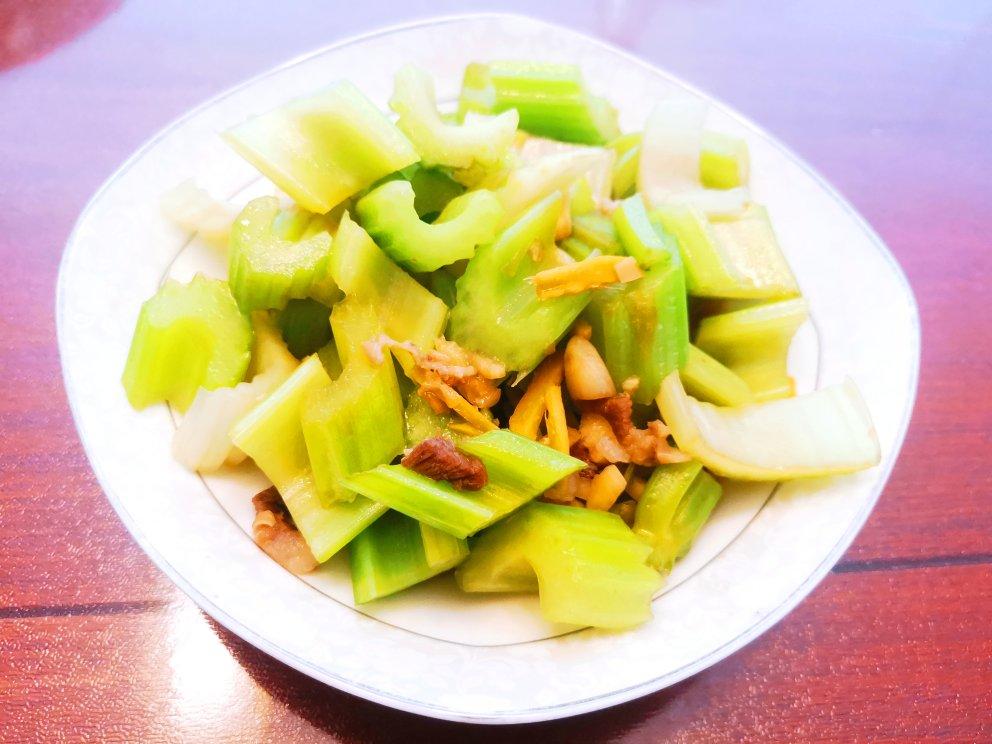 芹菜炒肉