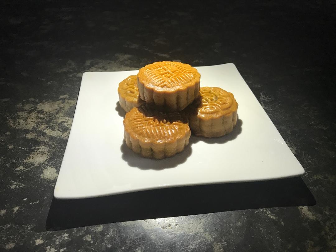 广式月饼—蛋黄莲蓉月饼