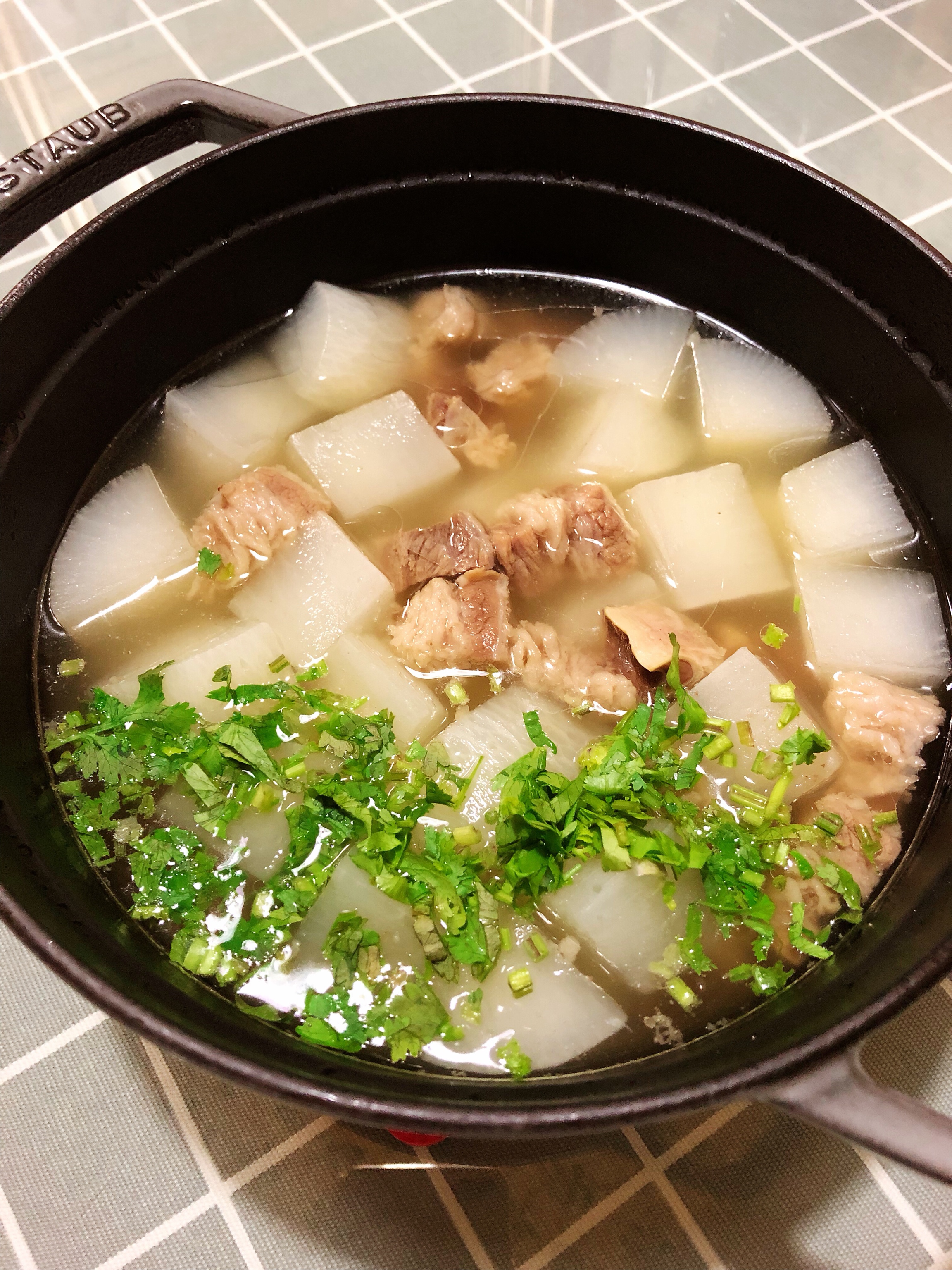 清炖萝卜牛腩汤（铸铁锅版）的做法