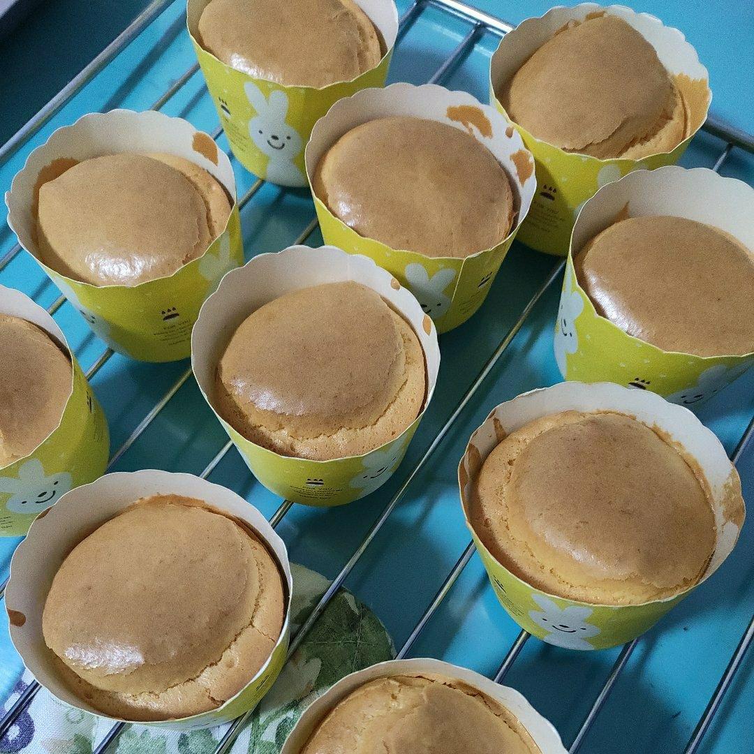 不塌，不裂，很润，很嫩的纸杯蛋糕