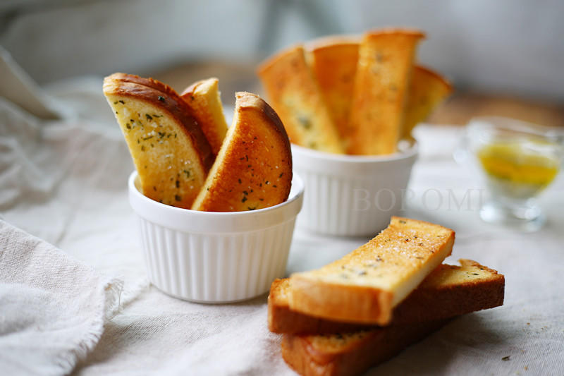 蒜香黄油面包条的做法