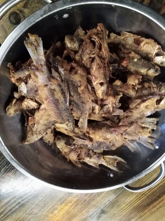 酥炸野生小鲫鱼