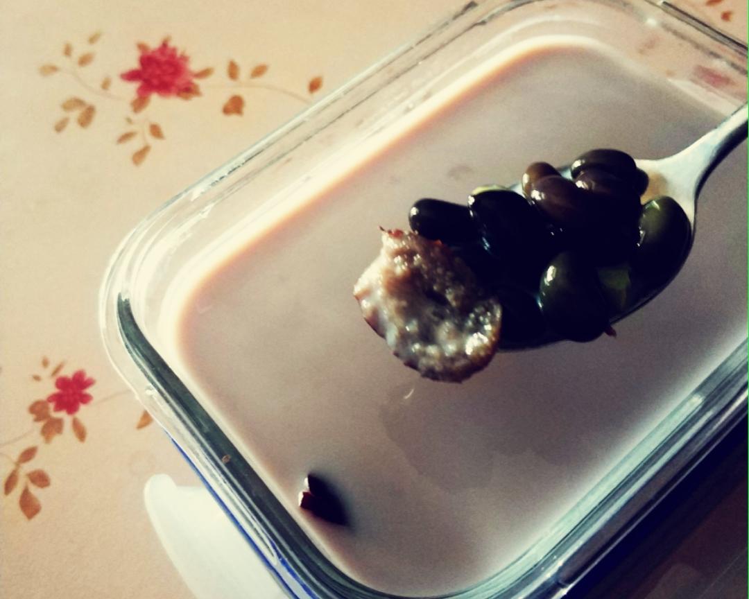 黑豆红枣牛奶羹