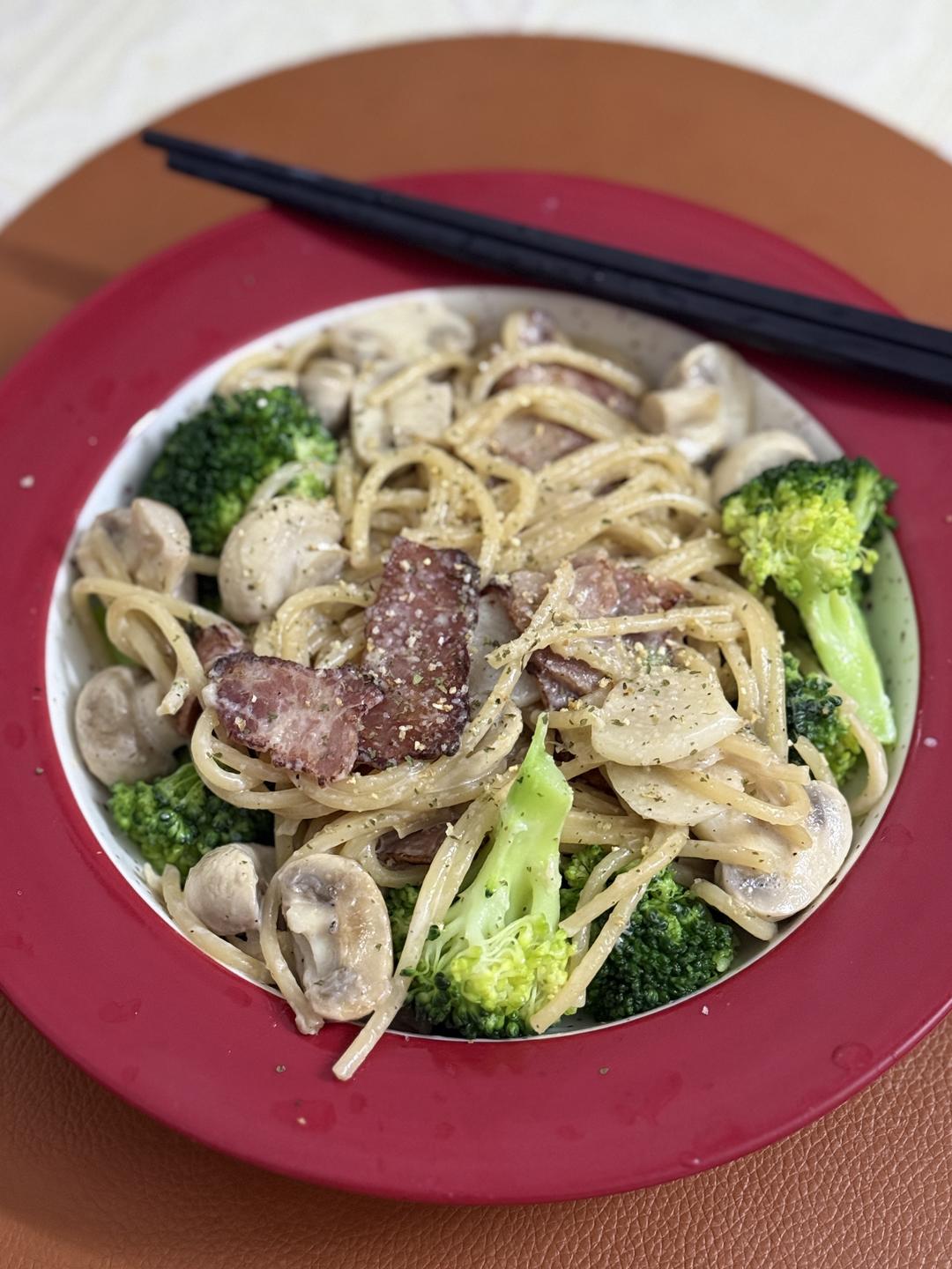 奶油蘑菇培根意大利面