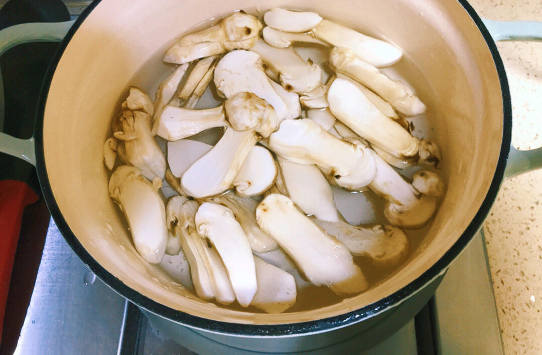 木瓜花生鸡爪汤【9月北鼎珐琅铸铁锅食谱】