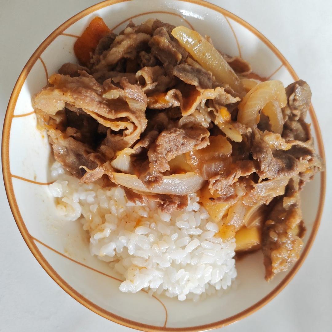 肥牛洋葱土豆盖浇饭