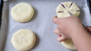花形紫薯面包的做法 步骤6