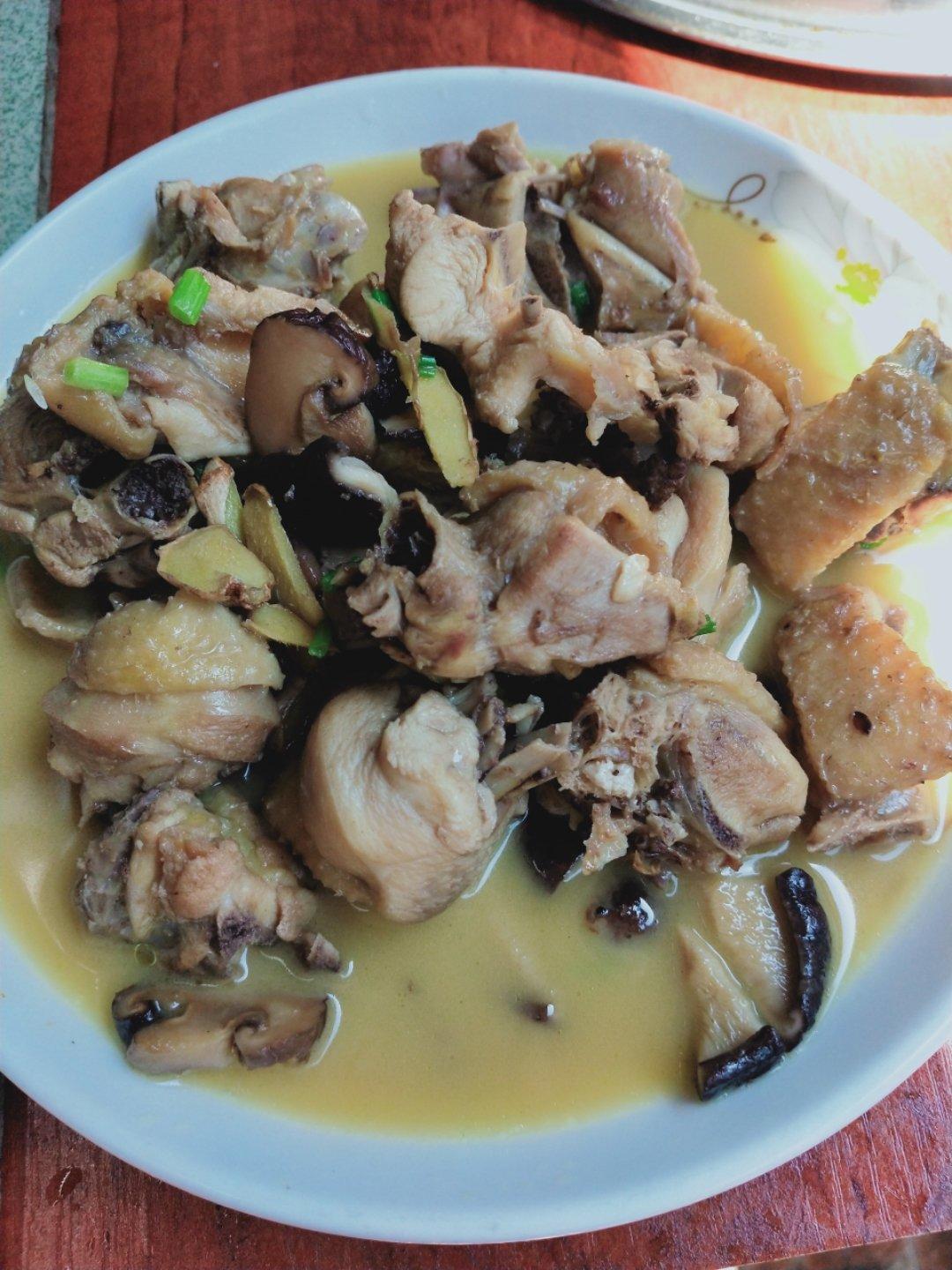 香菇炒鸡肉