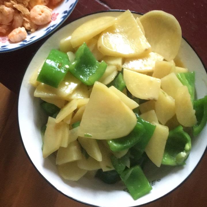 土豆片炒青椒（懒人清淡版）