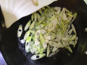 竹笋炒酸菜的做法 步骤2