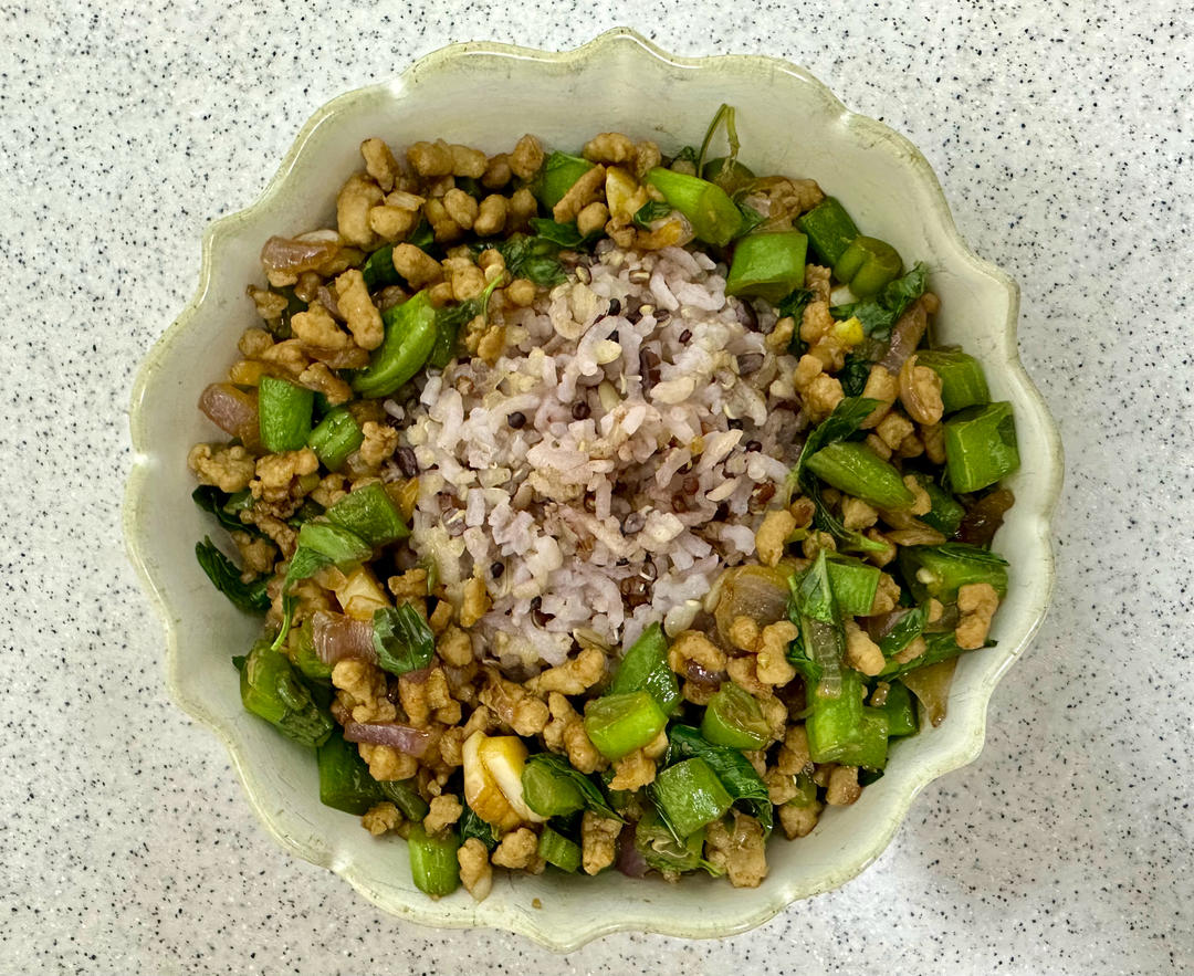 泰式打抛饭（九层塔肉沫）
