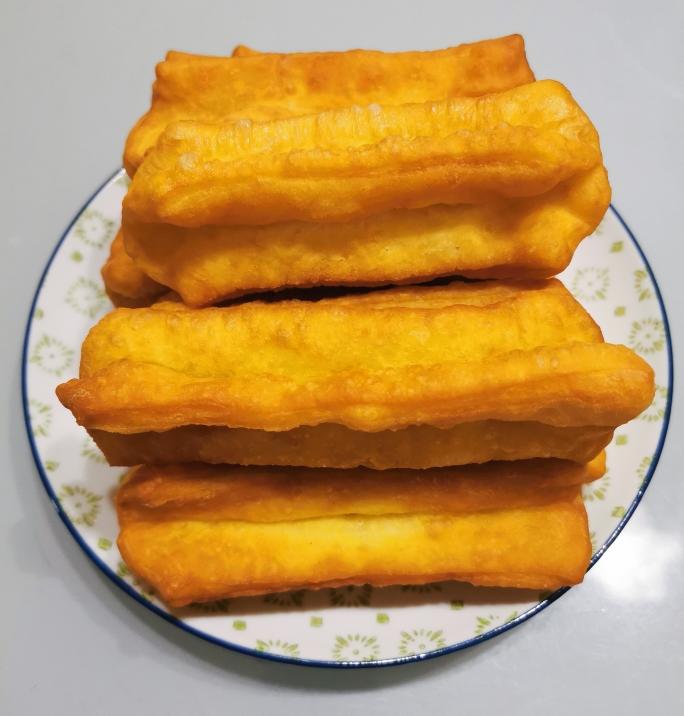 超简单，零失败自制油条的做法