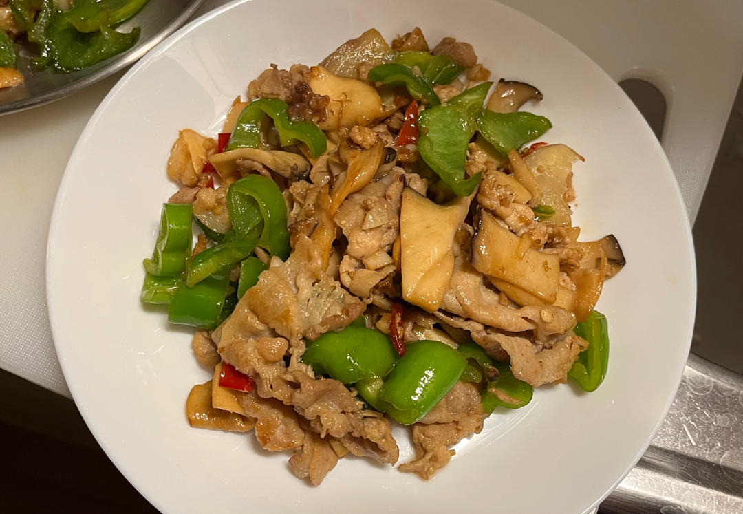 五花肉炒杏鲍菇